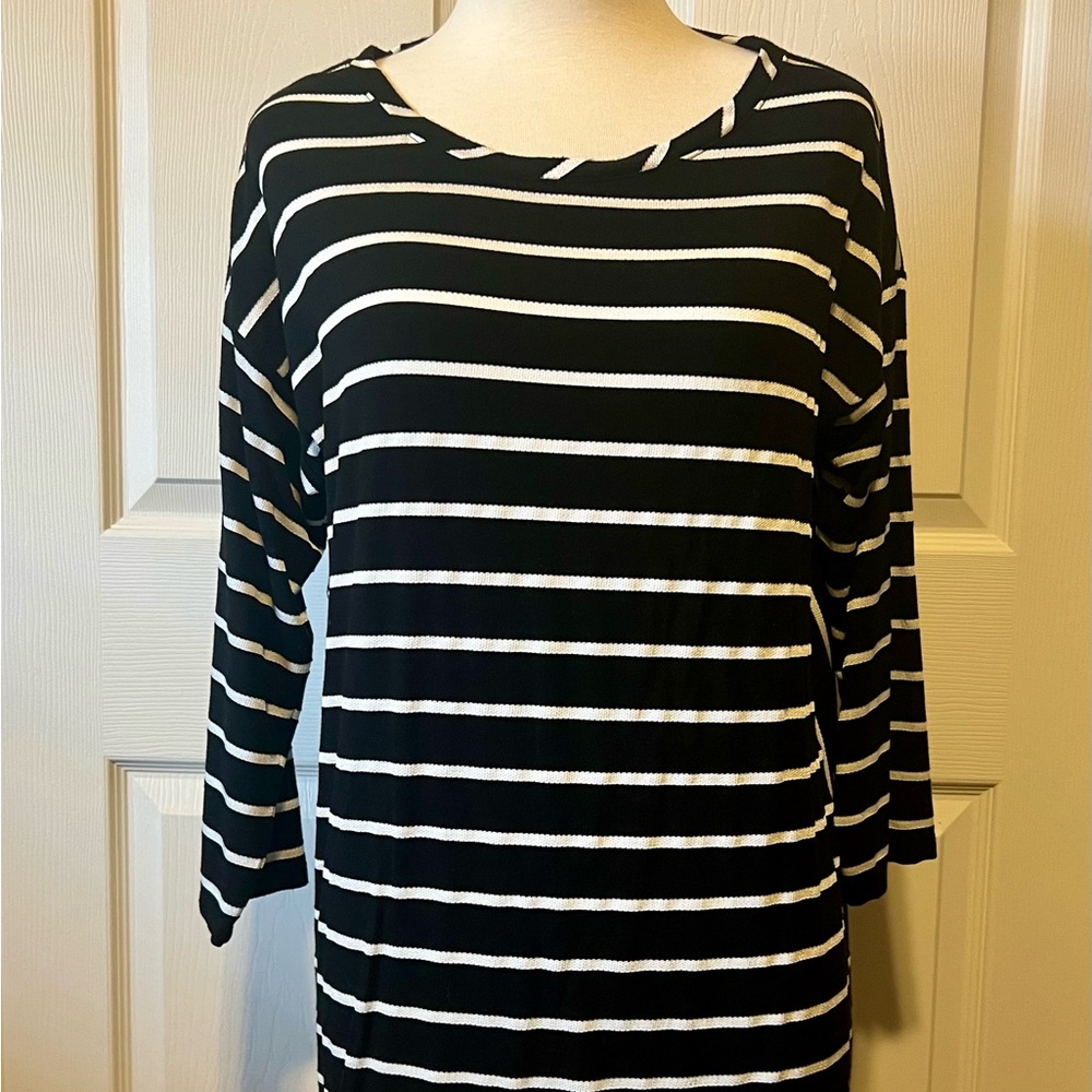 Chico's Zenergy Size 1 Black and White Striped Top